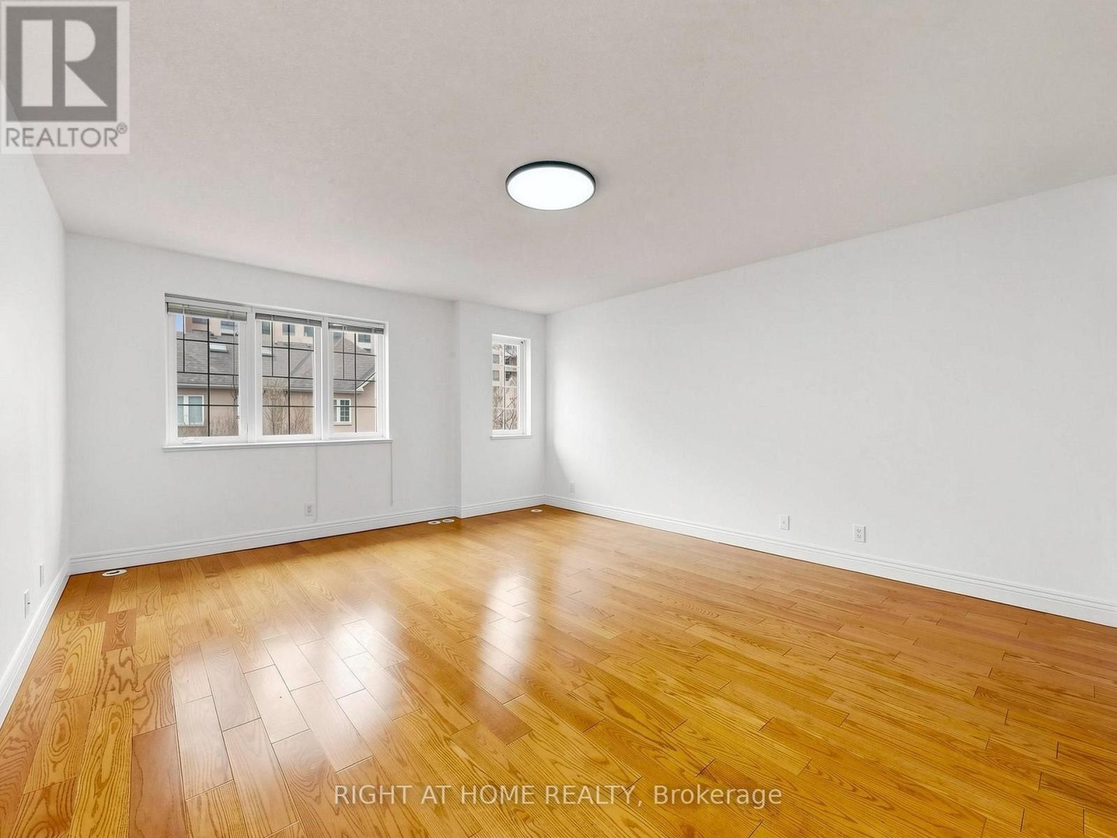 #1520 28 SOMMERSET WAY - 34