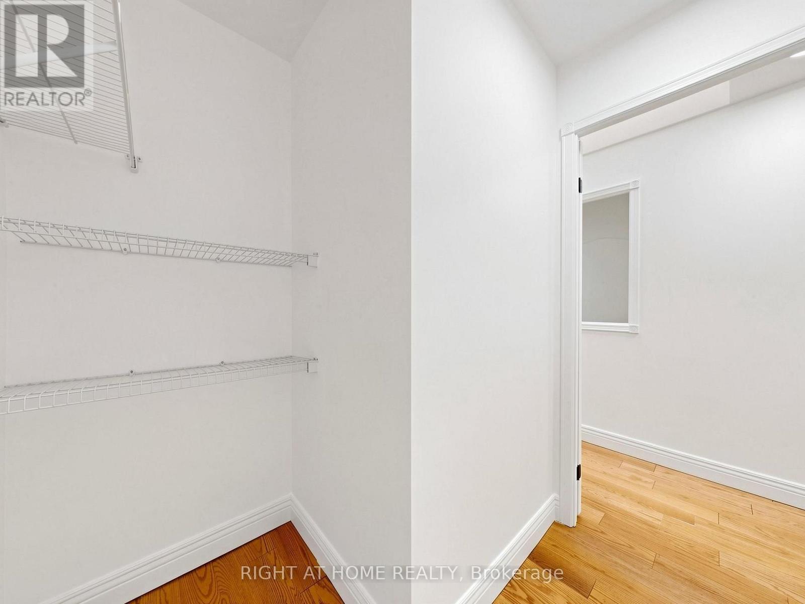 #1520 28 SOMMERSET WAY - 40