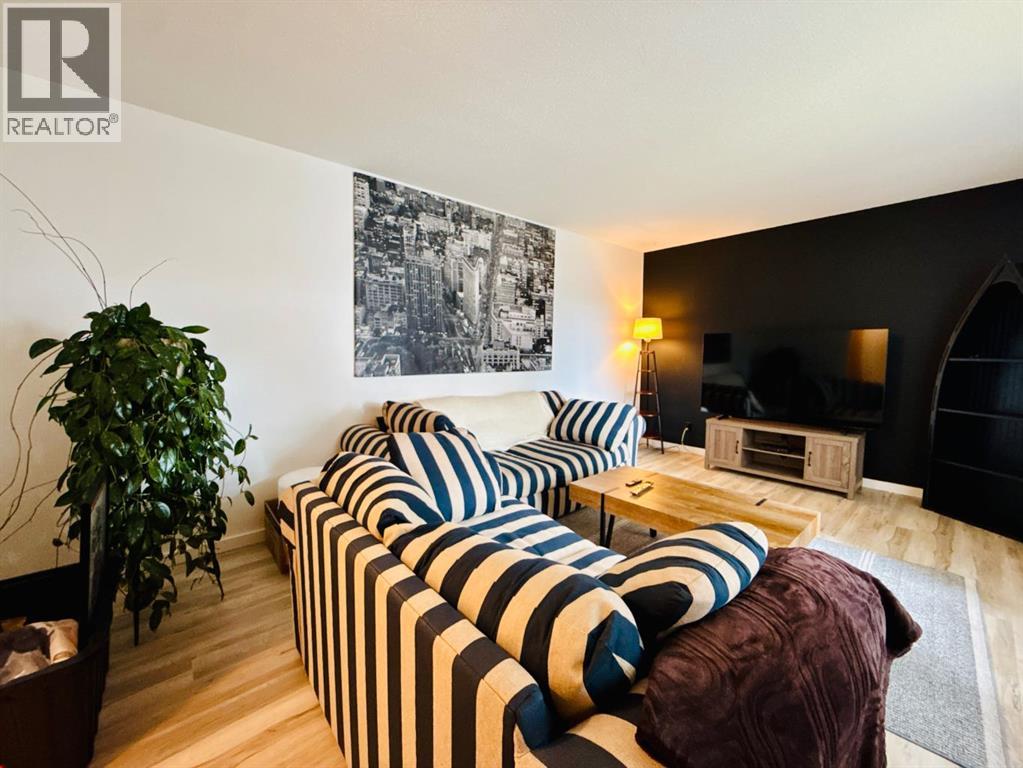2015 24 Street S - 9
