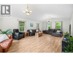 Living room - 3115 Rinvold Rd, Hilliers, BC V9K1X3 Photo 11