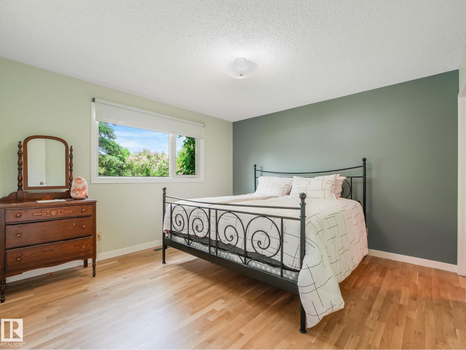 32 Malvern DR - 24
