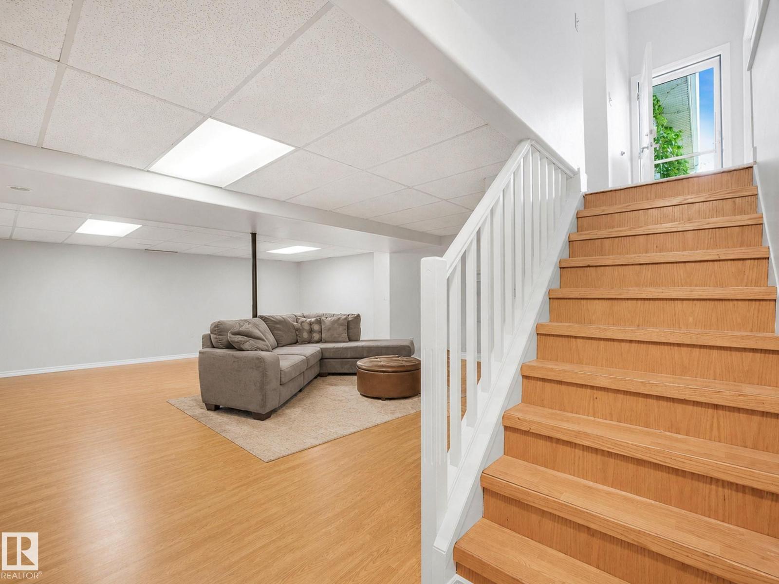 32 Malvern DR - 38
