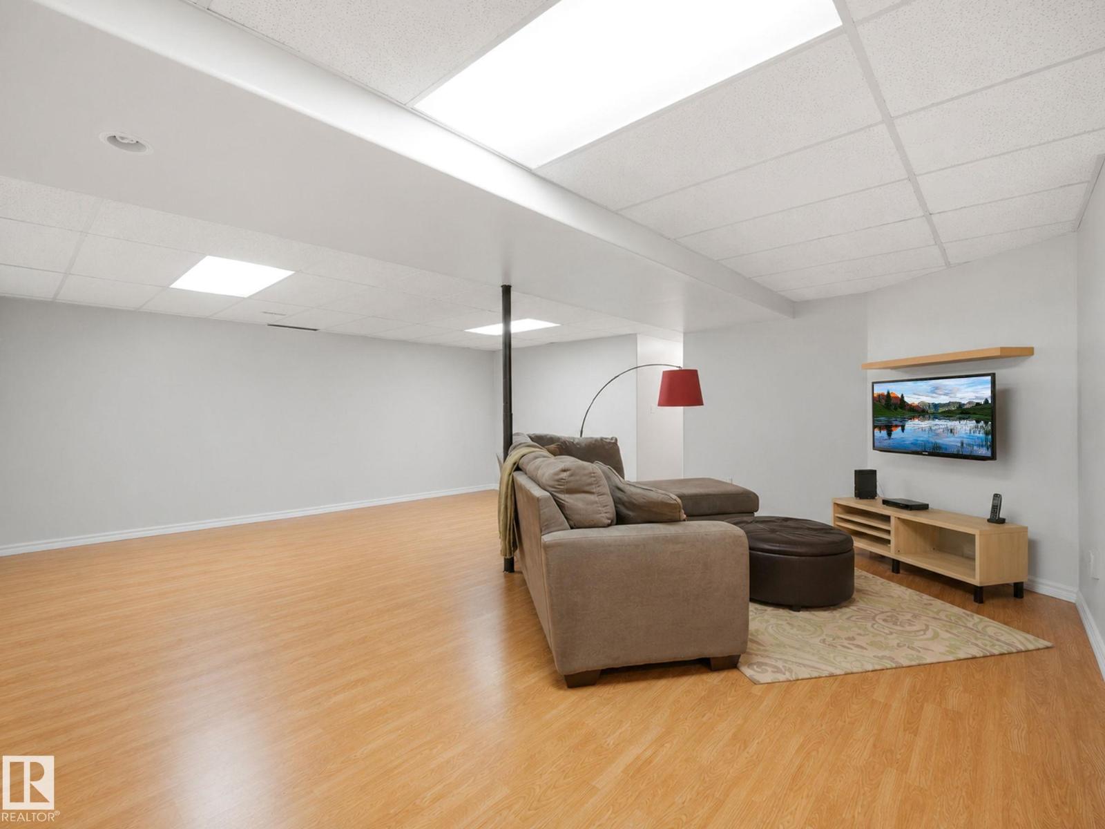 32 Malvern DR - 39