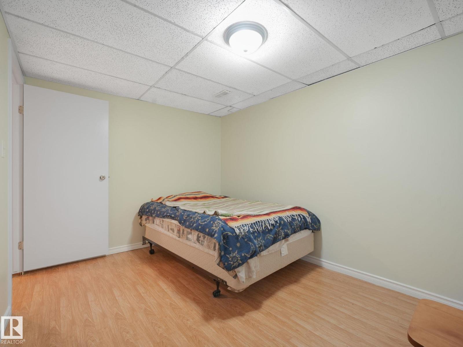32 Malvern DR - 43