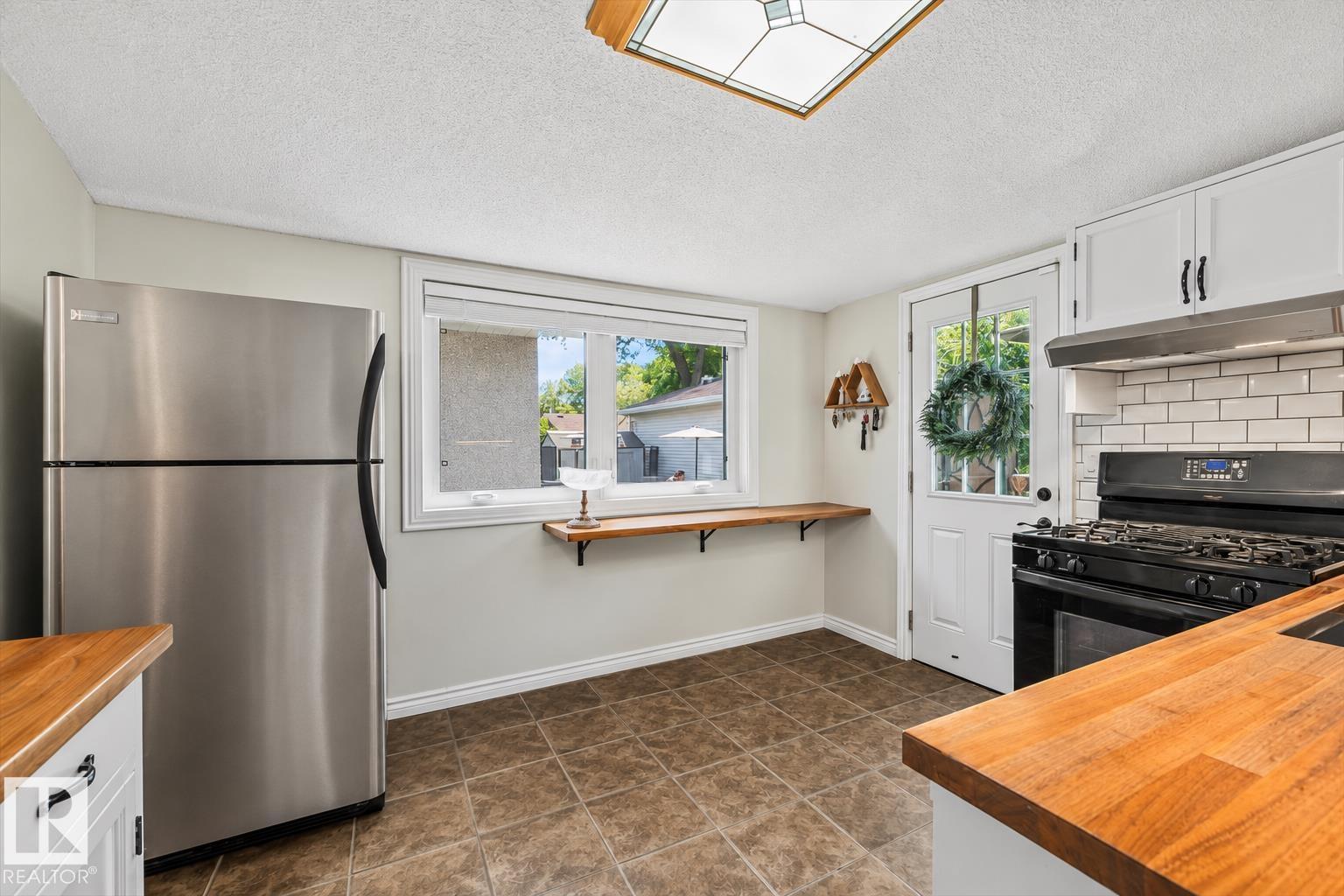 11328 65 ST NW - 16