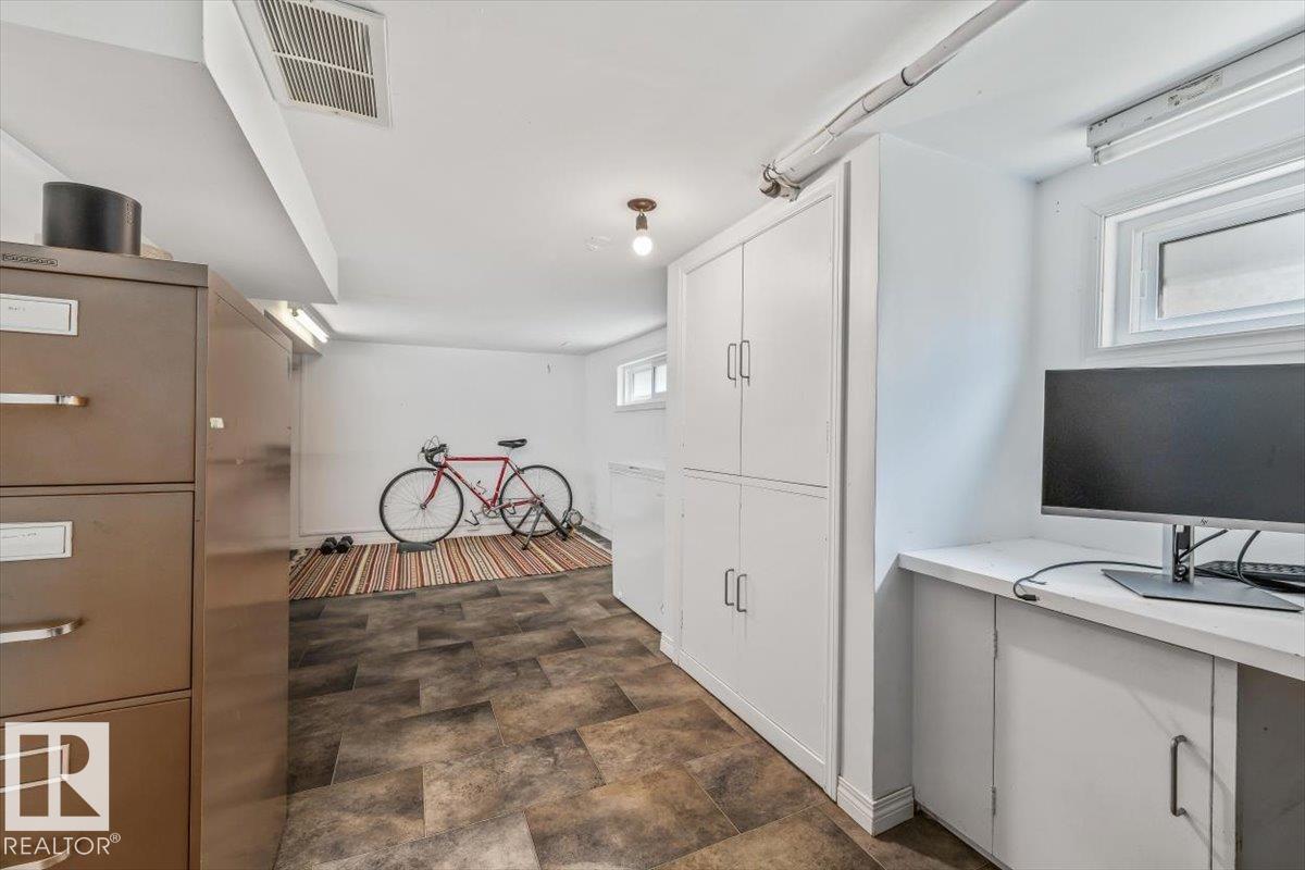 11328 65 ST NW - 29