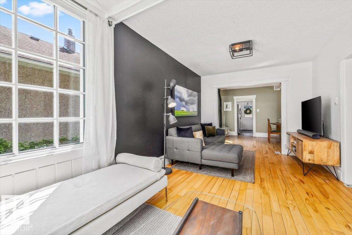 11328 65 ST NW - 4