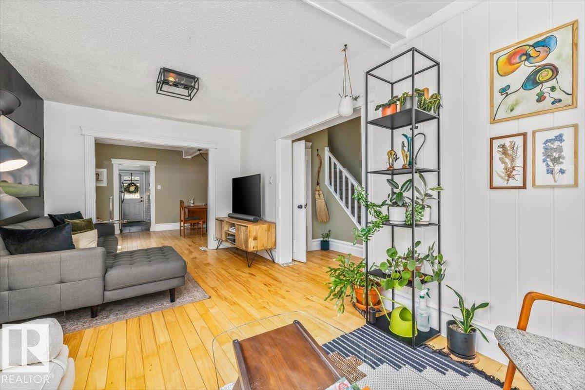11328 65 ST NW - 5