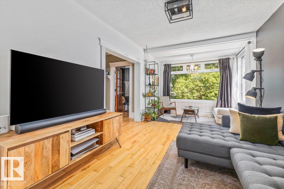 11328 65 ST NW - 8