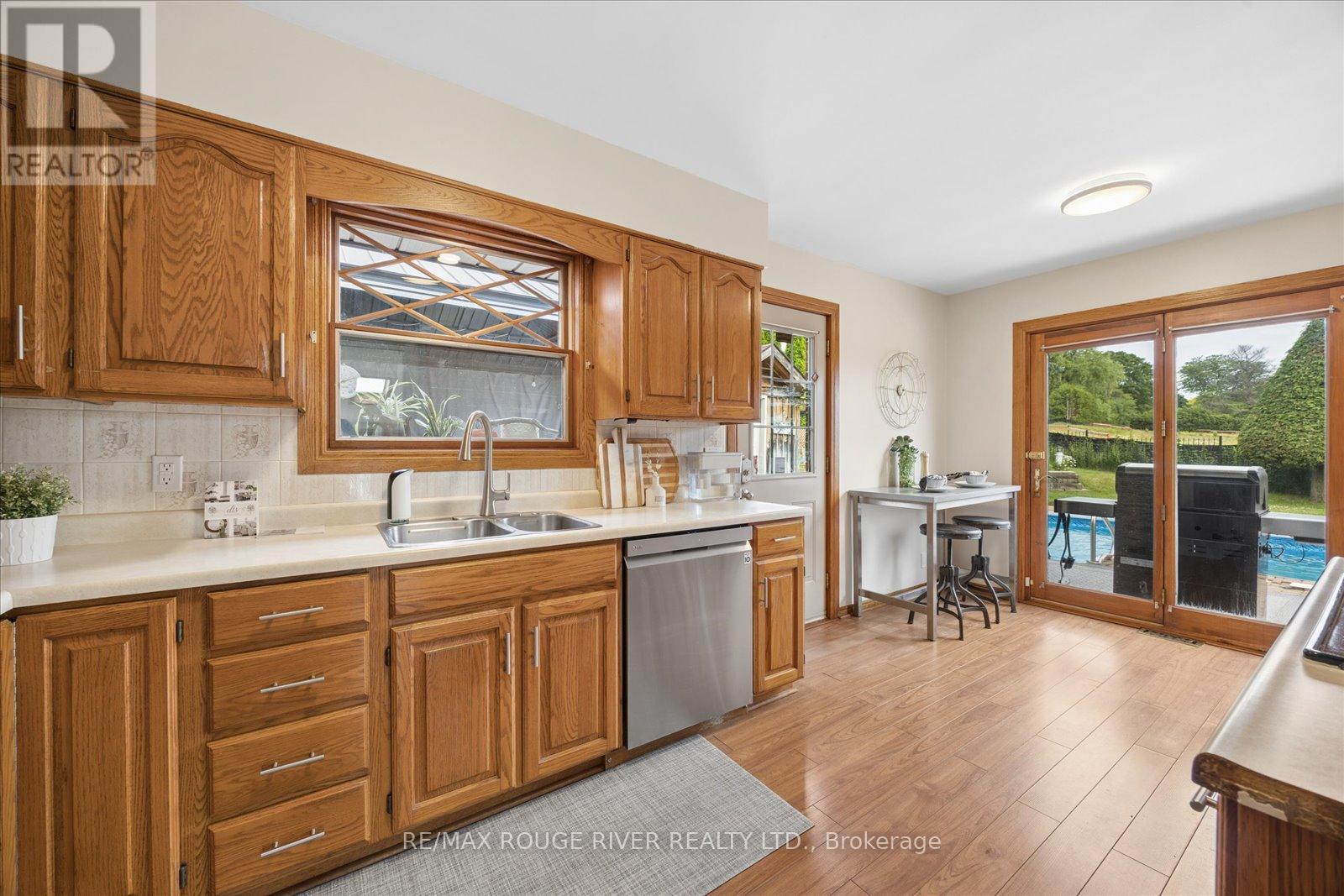881 SWISS HEIGHTS DRIVE - 10