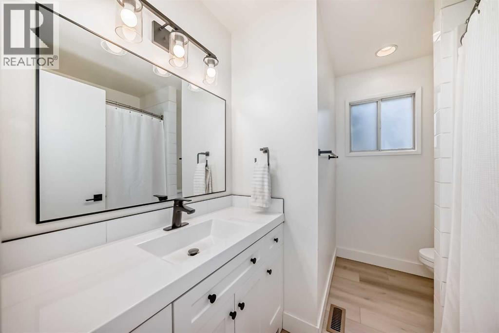 170 Lake Sylvan Close SE - 24