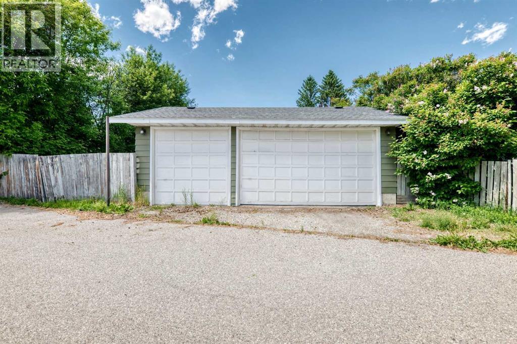 170 Lake Sylvan Close SE - 41
