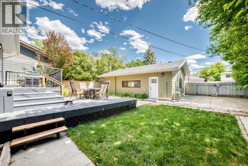 170 Lake Sylvan Close SE - 44