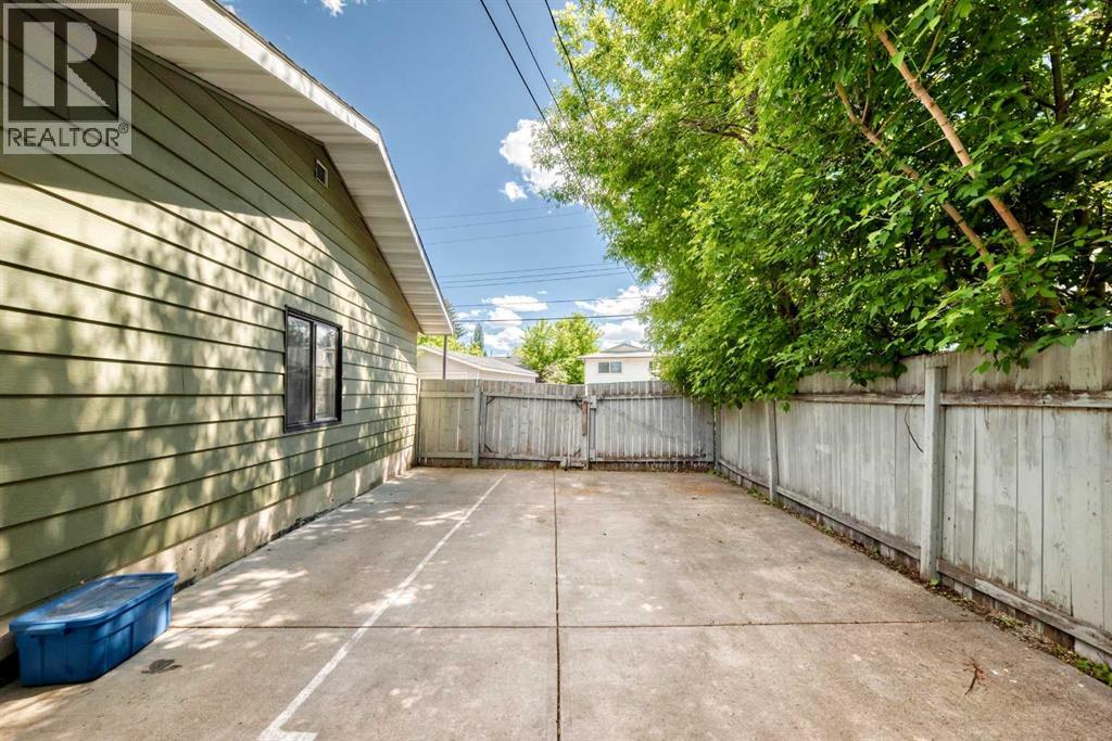 170 Lake Sylvan Close SE - 45