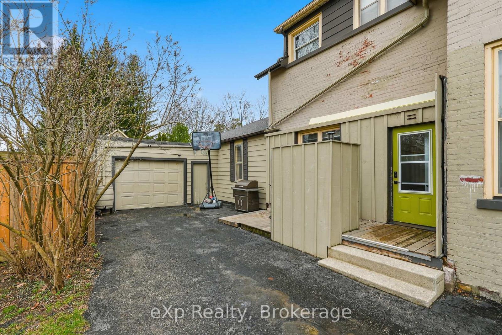 415 GIBSON STREET - 35