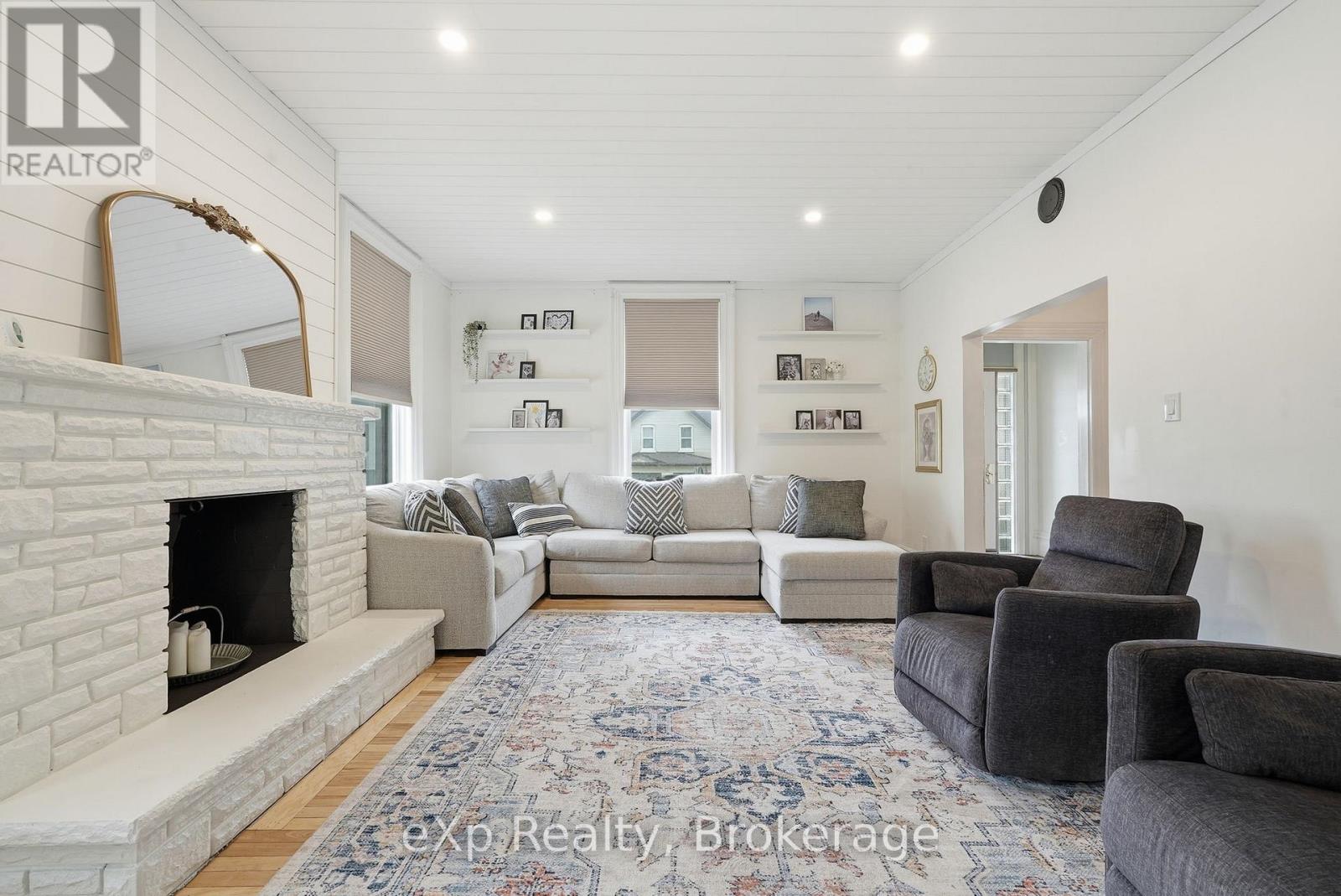 415 GIBSON STREET - 9