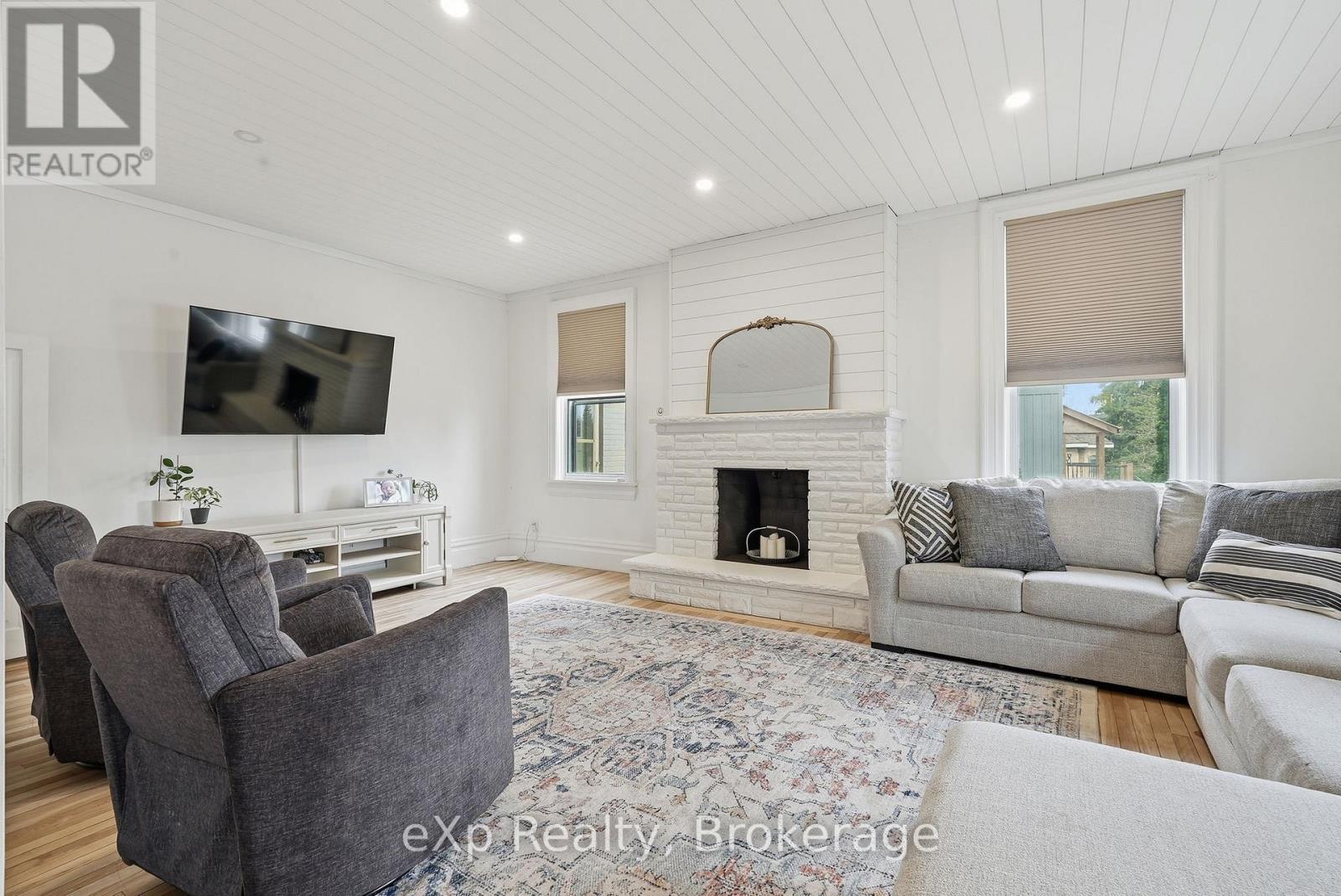 415 GIBSON STREET - 7