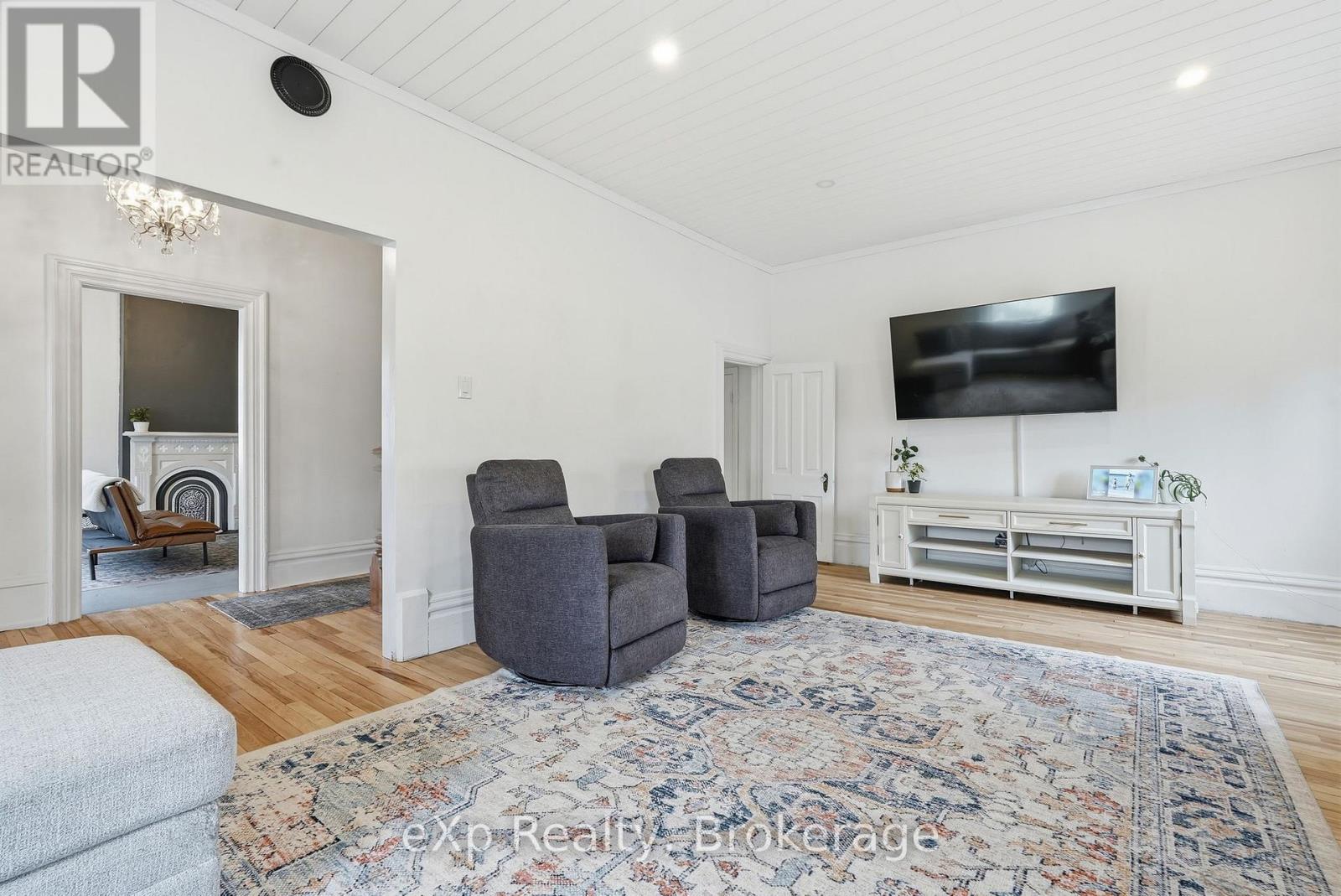 415 GIBSON STREET - 8