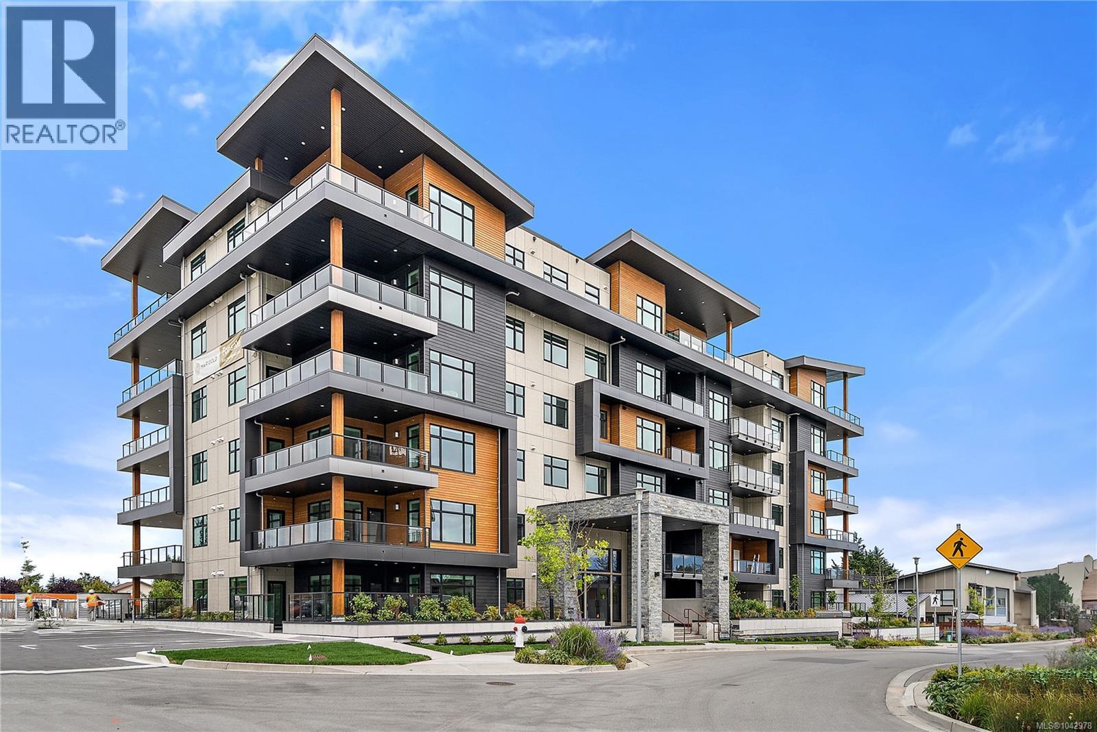 #403 2520 Hackett Cres - 1