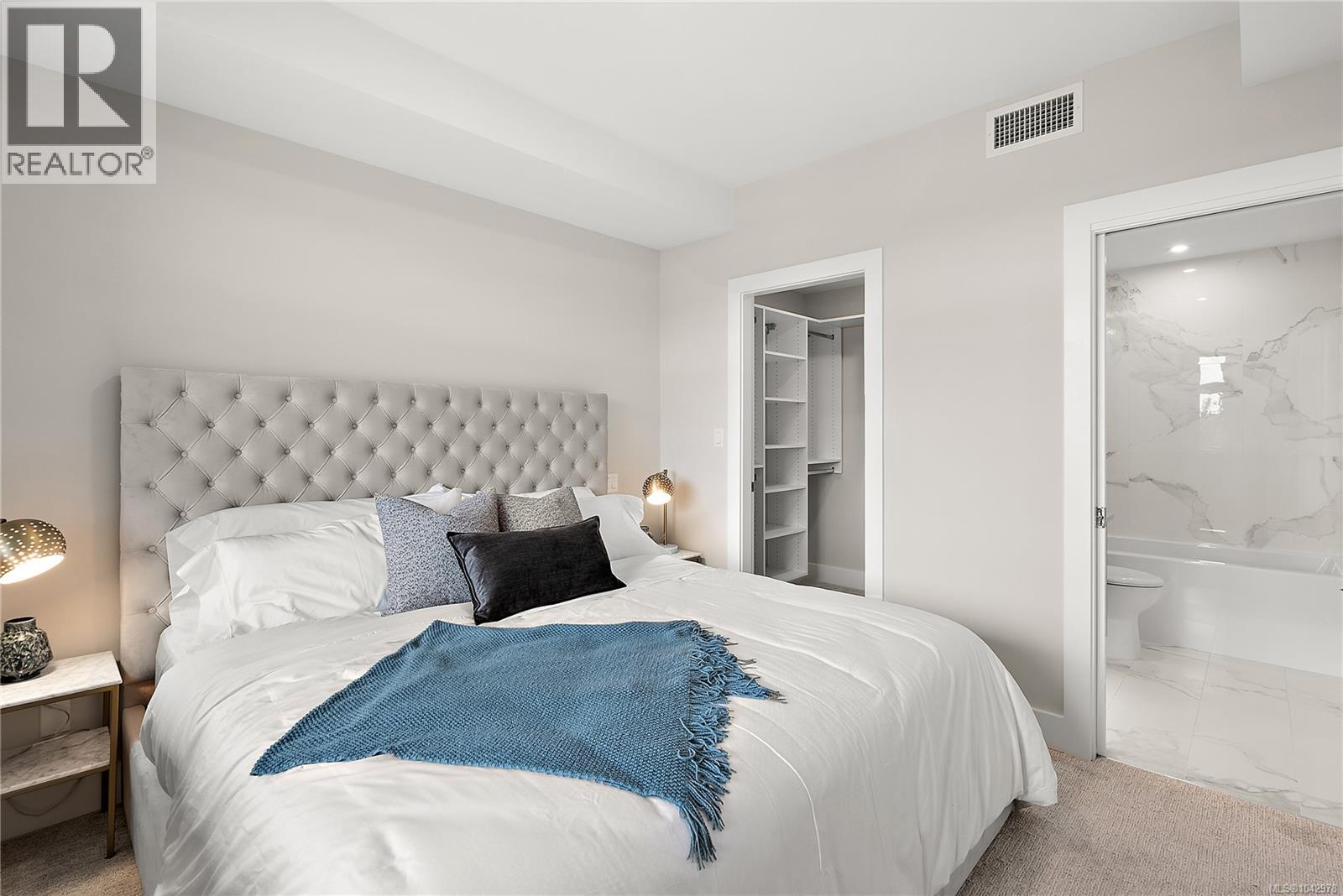 #403 2520 Hackett Cres - 17