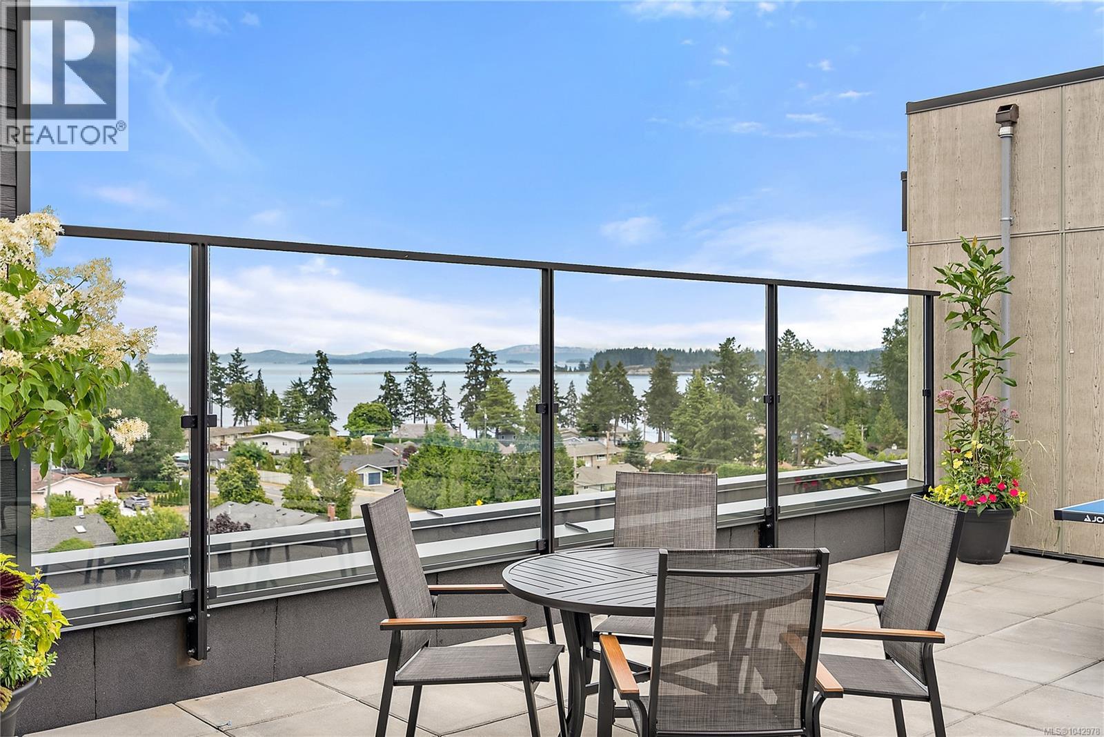 #403 2520 Hackett Cres - 3