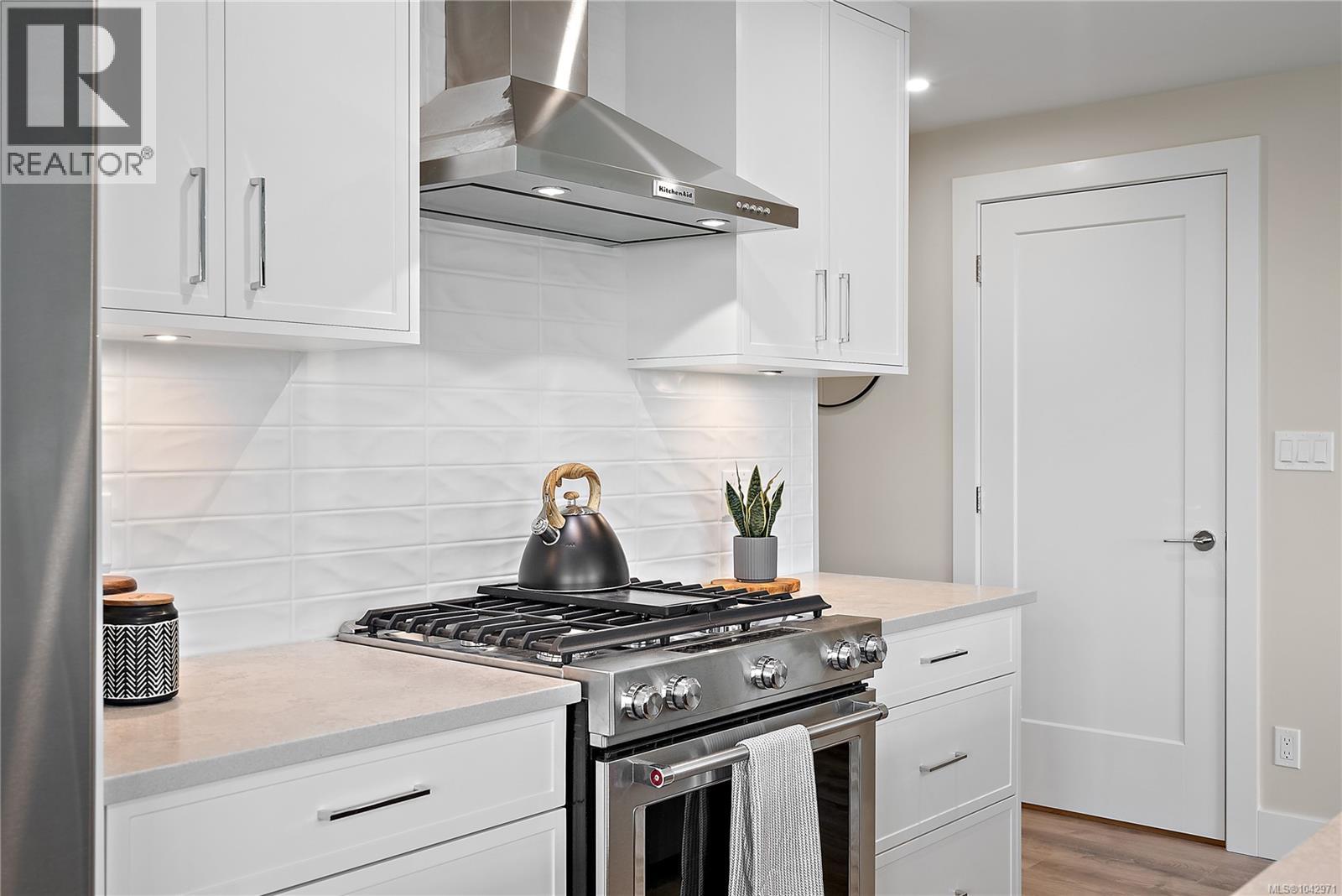 #602 2520 Hackett Cres - 17