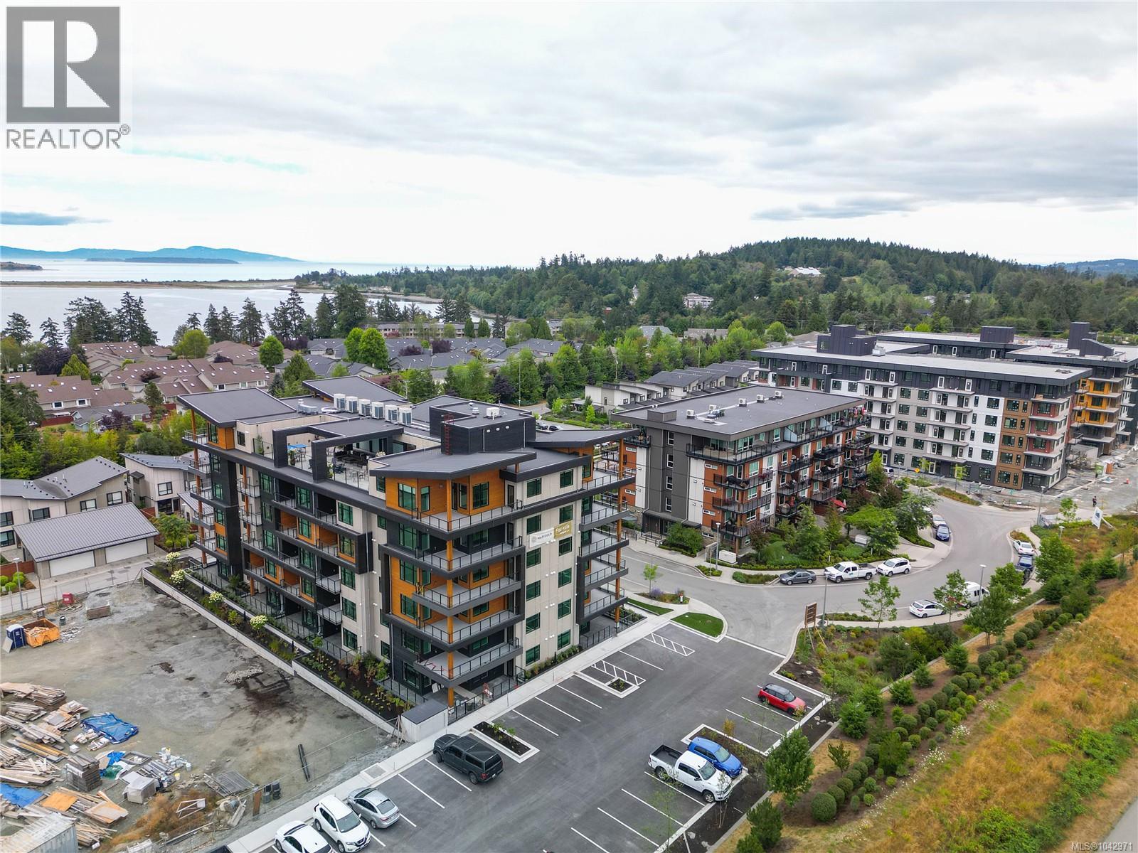 #602 2520 Hackett Cres - 32