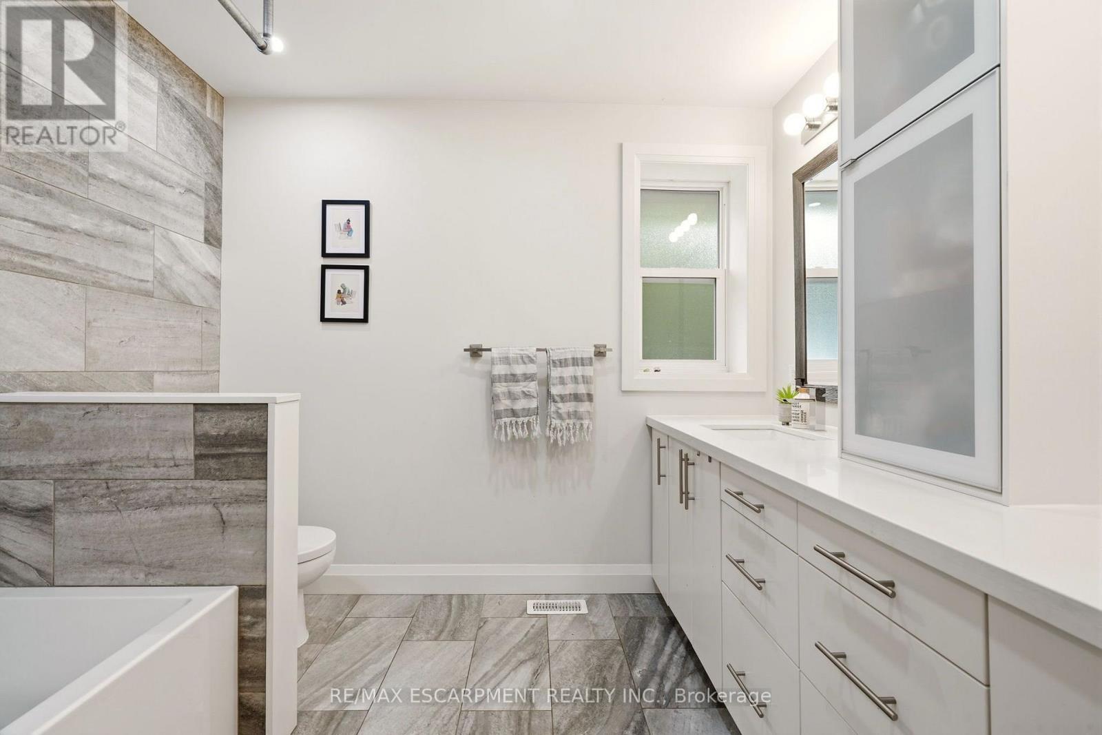 715 DRURY LANE - 27
