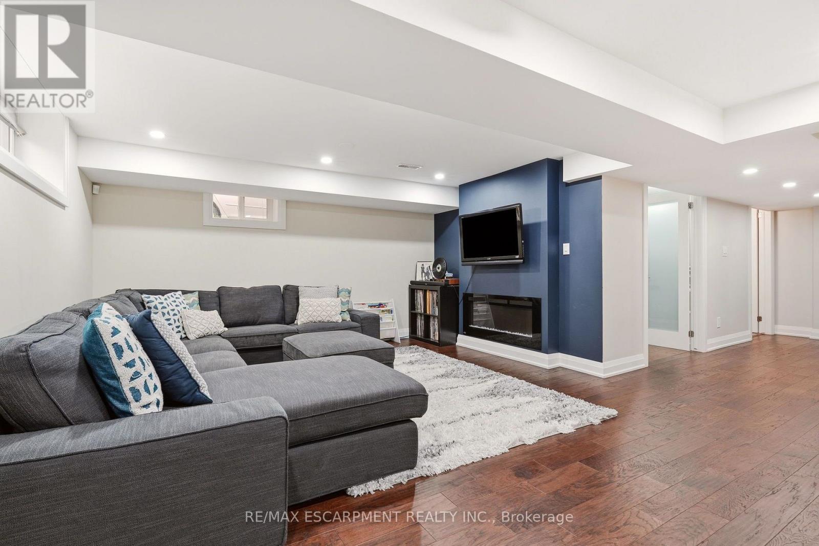 715 DRURY LANE - 30