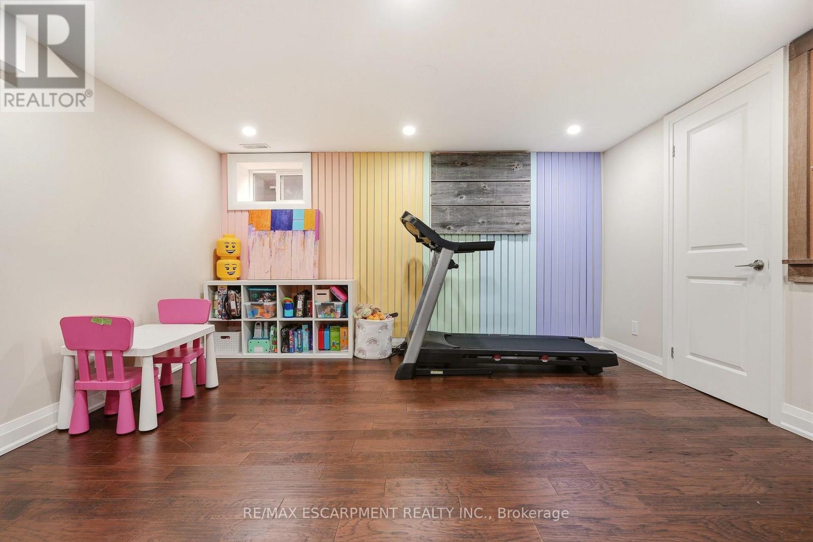 715 DRURY LANE - 35