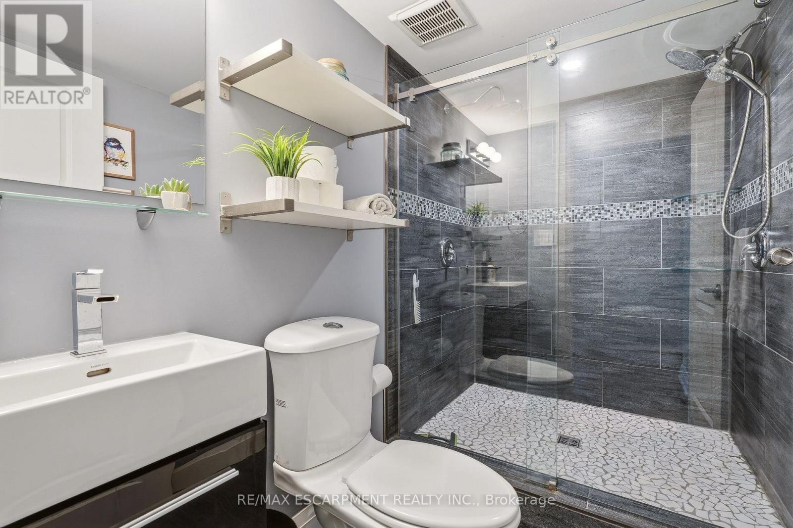 715 DRURY LANE - 39