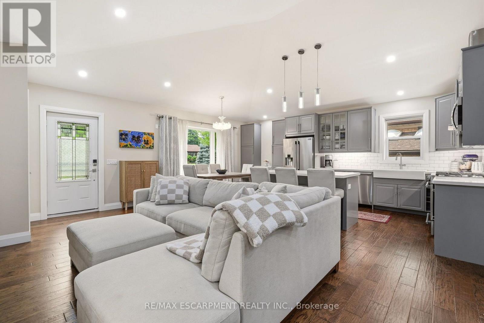 715 DRURY LANE - 5