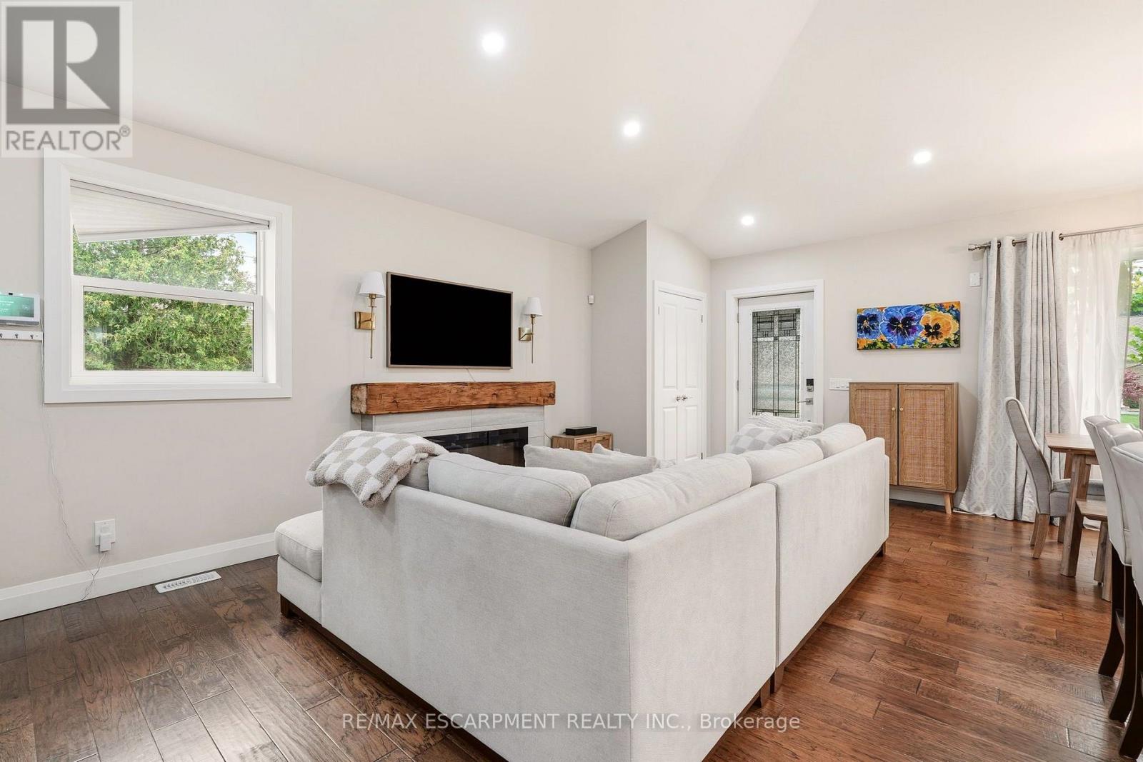 715 DRURY LANE - 6