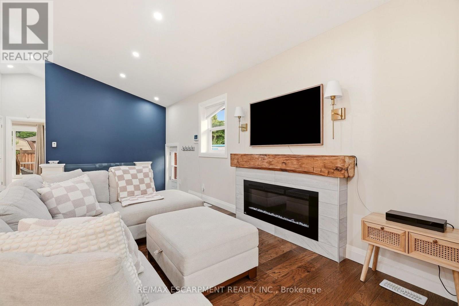 715 DRURY LANE - 8