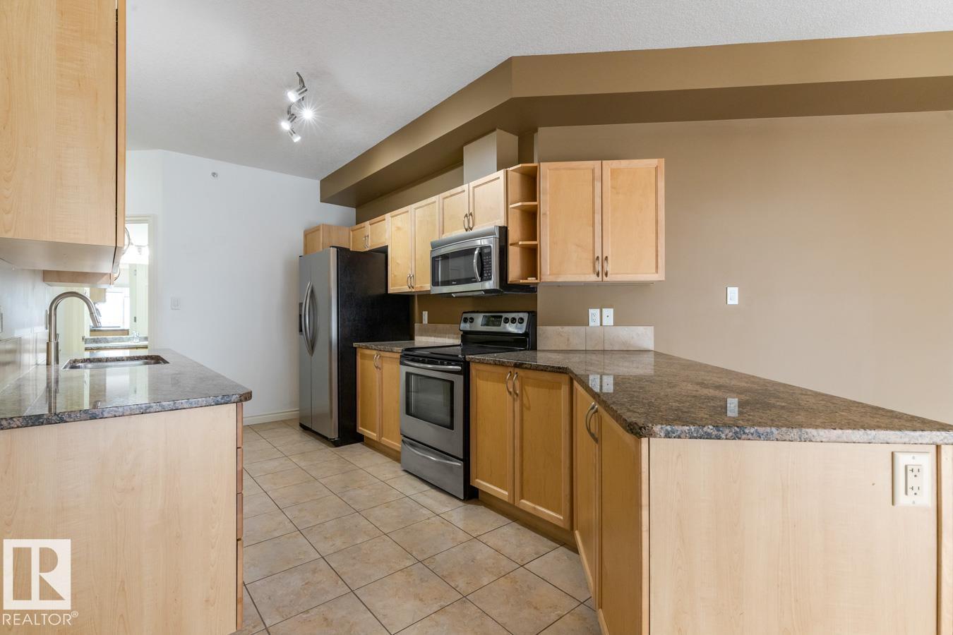 #407 5 PERRON ST - 7