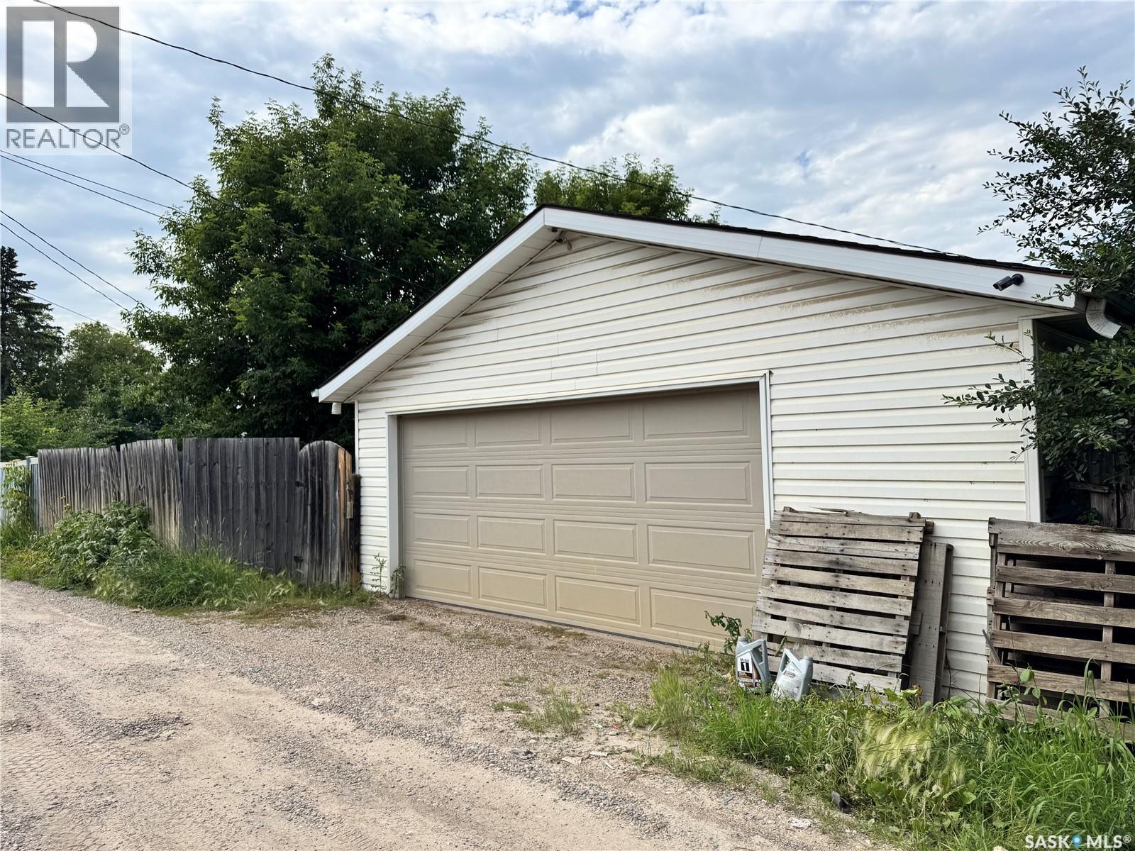553 26th STREET E - Image 10