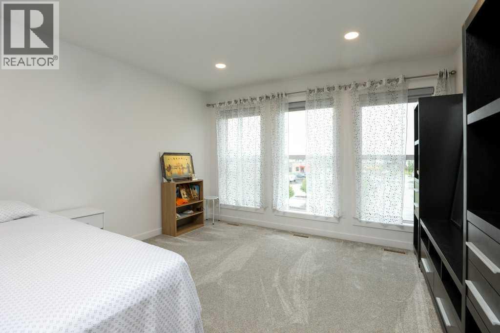 4529 31 Avenue S - 32