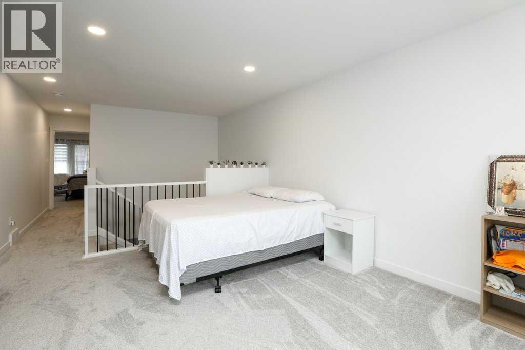 4529 31 Avenue S - 31