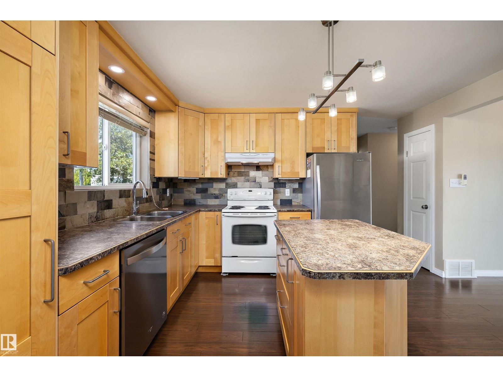 7540 152C AV NW - 16