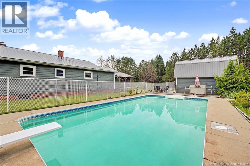 183 Lilloett Drive - 36
