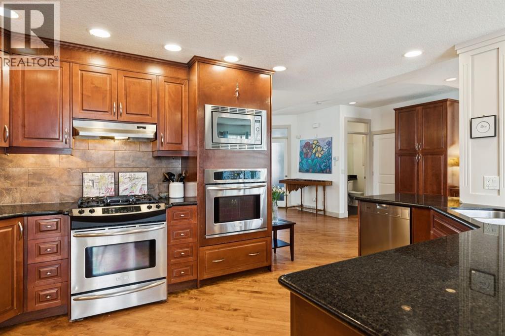 2405 Bowness Road NW - 12