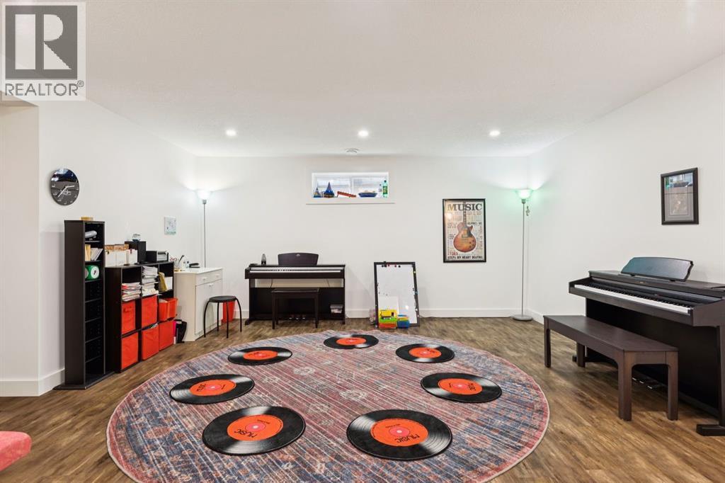 2405 Bowness Road NW - 38