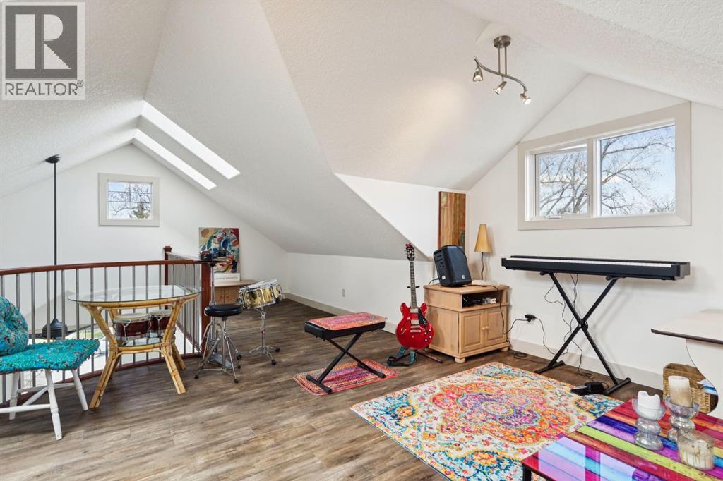 2405 Bowness Road NW - 32