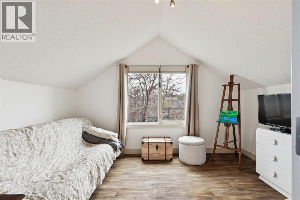 2405 Bowness Road NW - 35