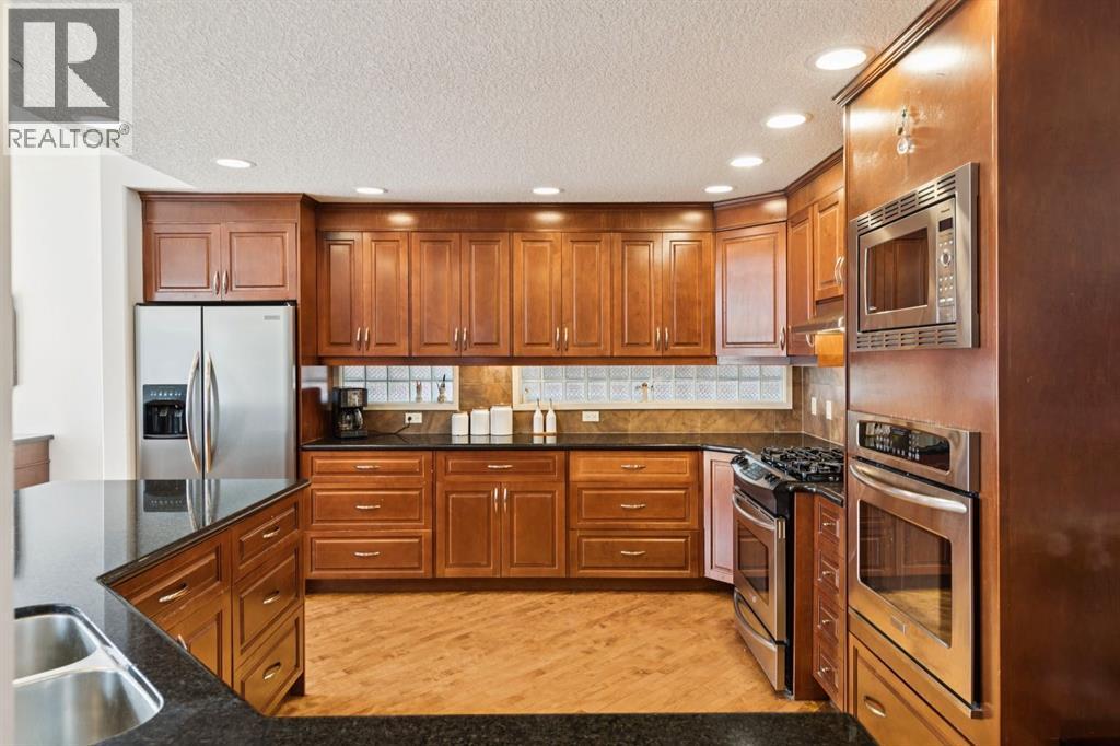 2405 Bowness Road NW - 14