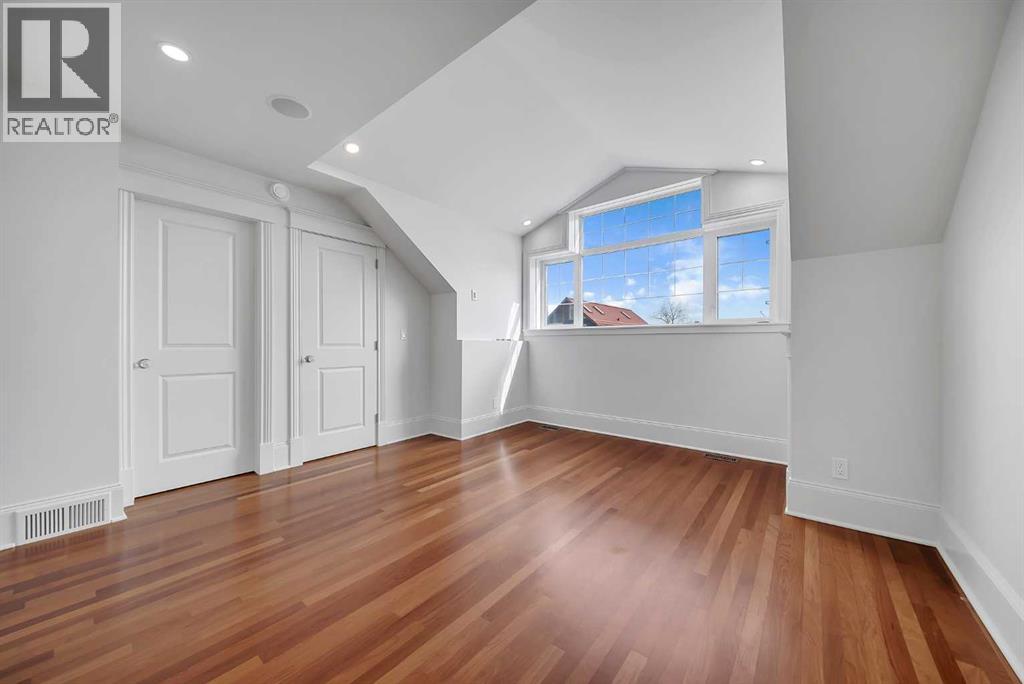 1010 19 Avenue SE - 25