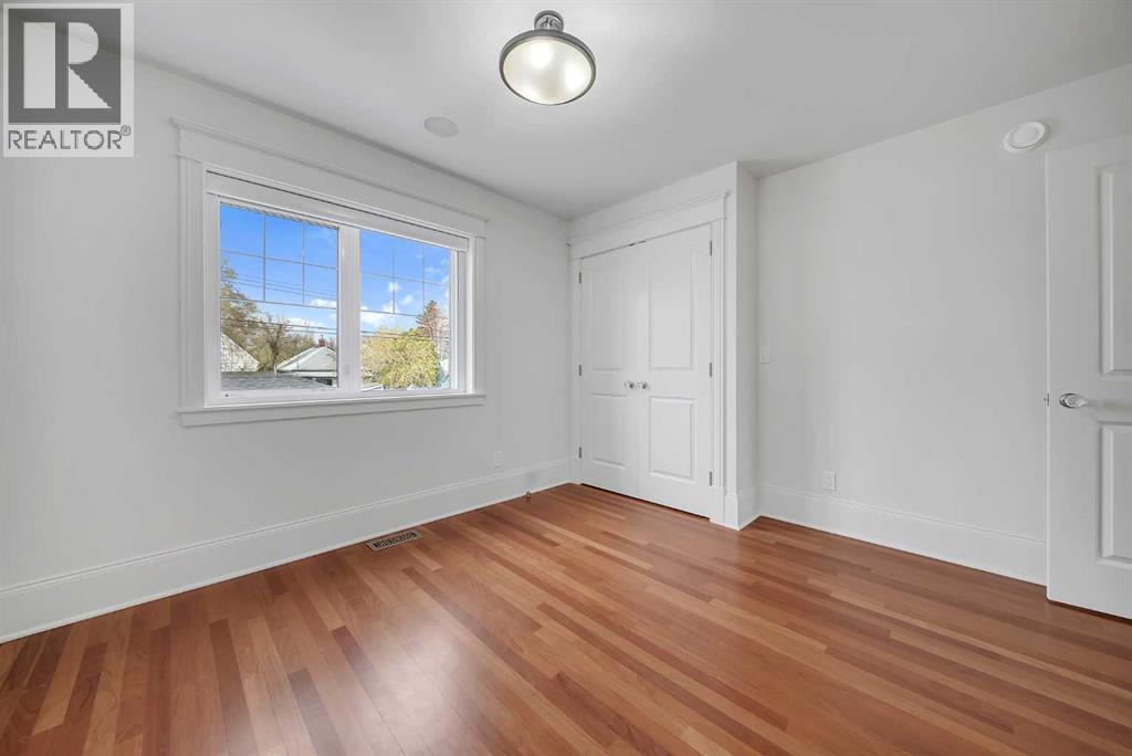 1010 19 Avenue SE - 32
