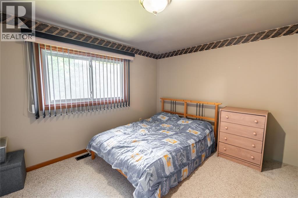 8 PARRY DRIVE - 13