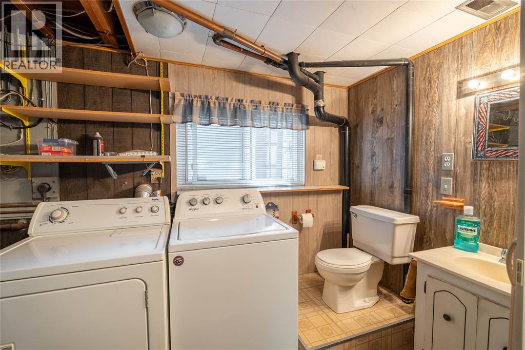 8 PARRY DRIVE - 21