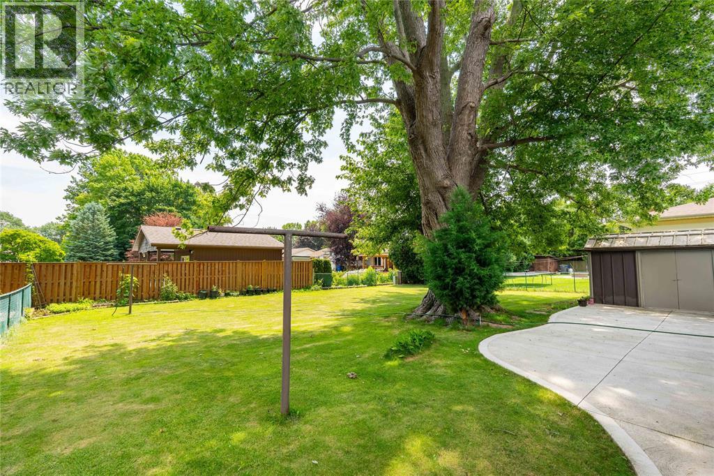 8 PARRY DRIVE - 23